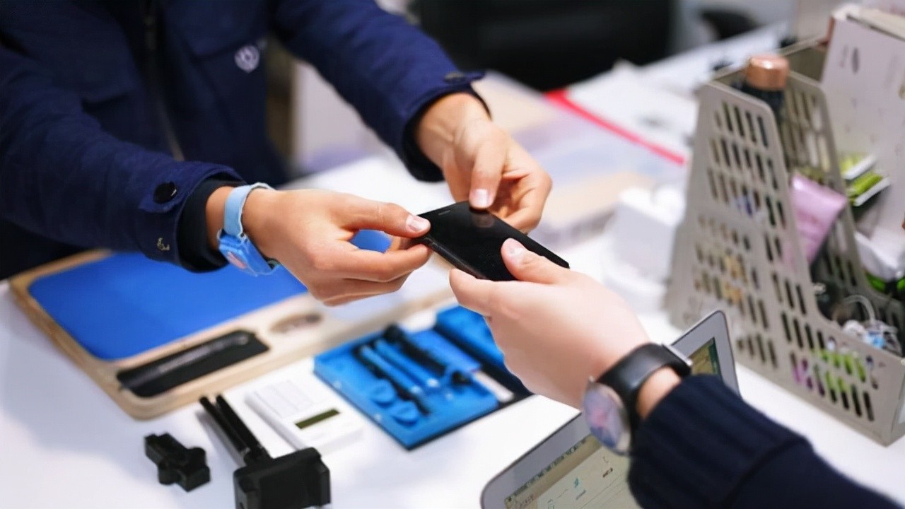 智能手機(jī)維修市場(chǎng)空間廣闊，市場(chǎng)需求相對(duì)剛性且穩(wěn)定